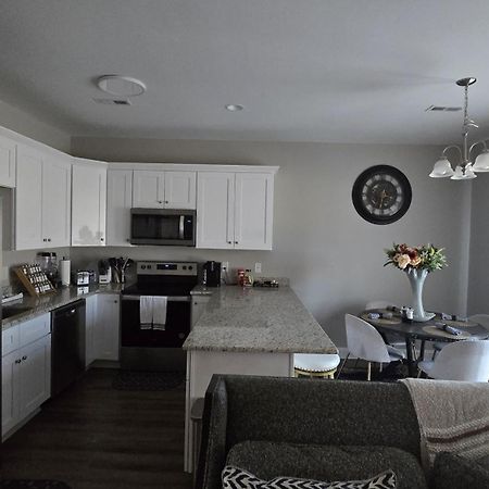 Gorgeous 3 Bedroom Home With Cable Tv In All Rooms & Free Wi-Fi Concord Exterior photo