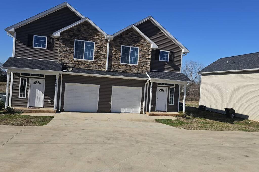 Gorgeous 3 Bedroom Home With Cable Tv In All Rooms & Free Wi-Fi Concord Exterior photo