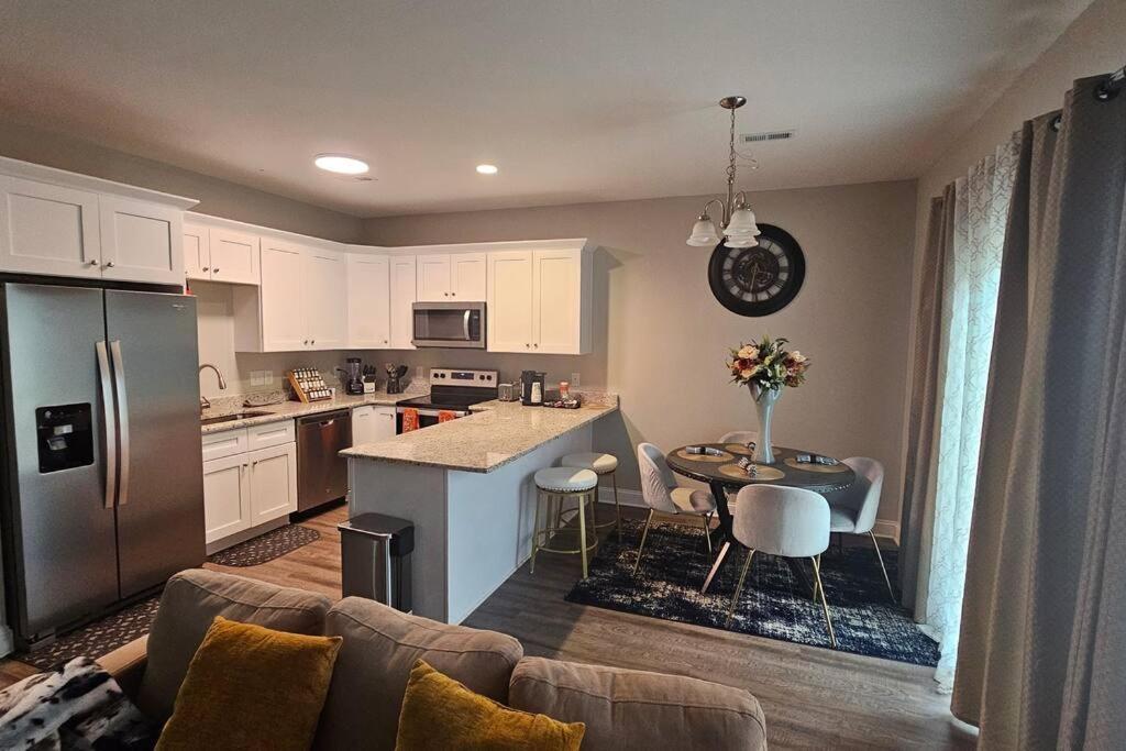 Gorgeous 3 Bedroom Home With Cable Tv In All Rooms & Free Wi-Fi Concord Exterior photo