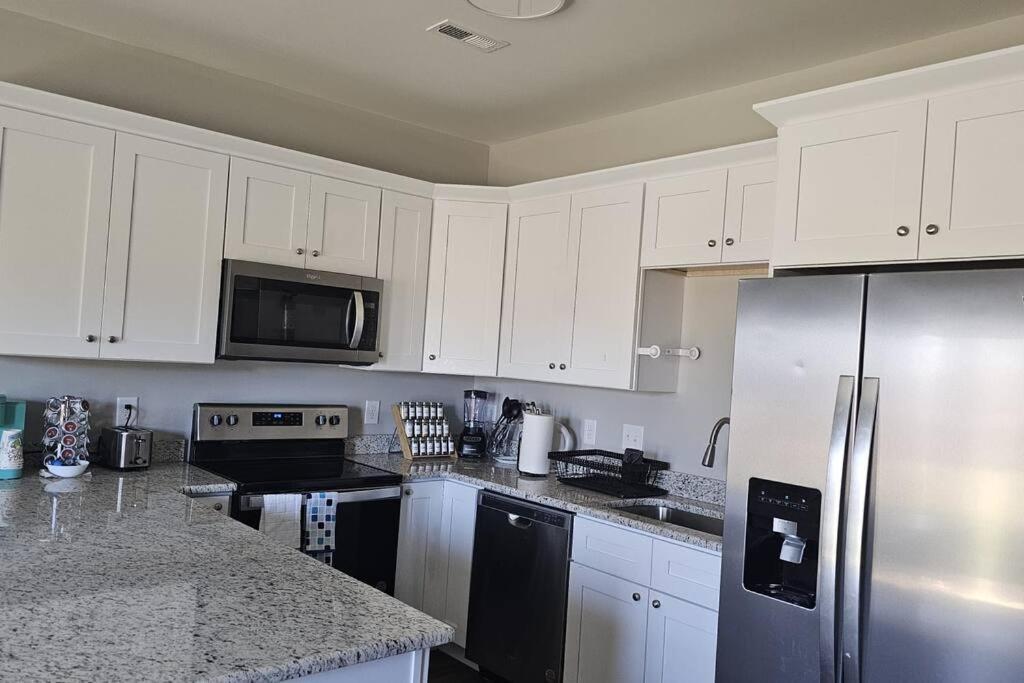Gorgeous 3 Bedroom Home With Cable Tv In All Rooms & Free Wi-Fi Concord Exterior photo